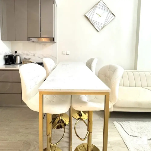 Tranquil 1BR Escape With Pool View in Meydan
