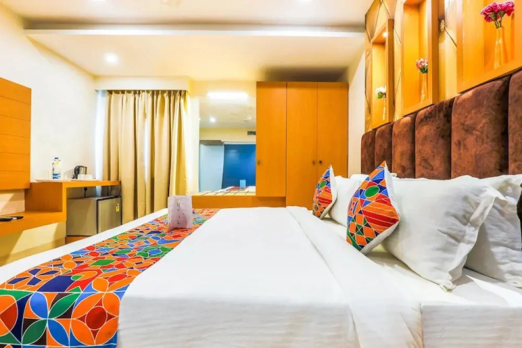FabHotel Capitol Suites