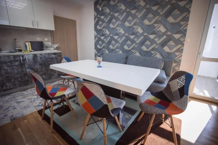 2 Bedrooms Apartment