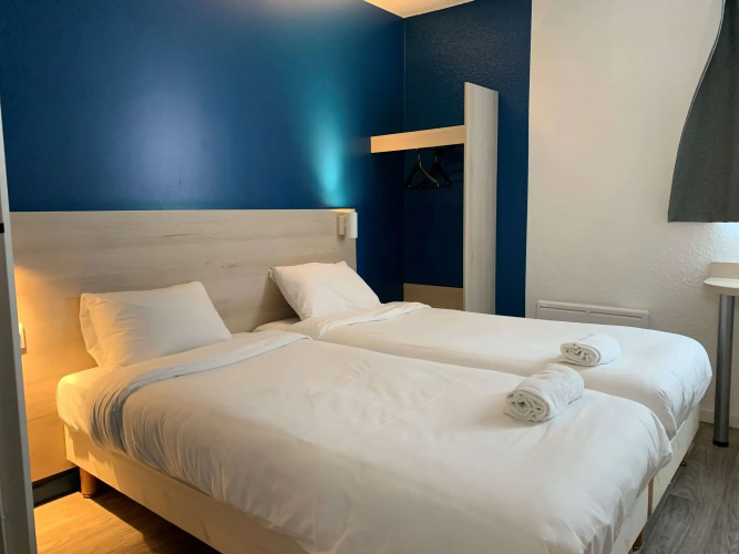 Kyriad Direct Dreux