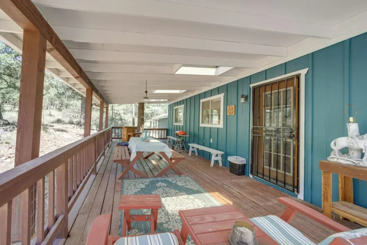 Wraparound Deck: 'breezy Pinez Cabin' in Pine!