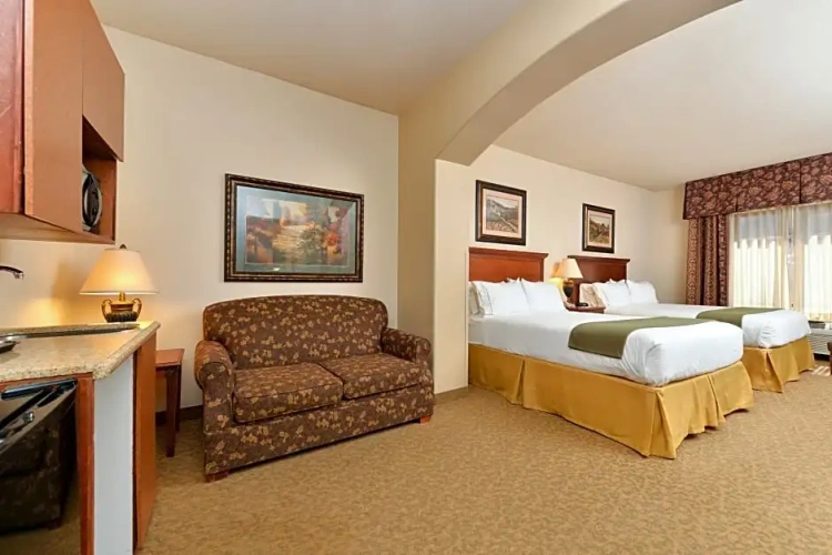 2 Bedrooms Sextuple Suite
