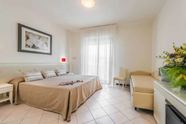 Hotel Athena