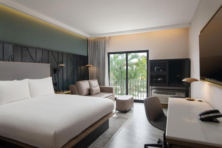 Standard room with city view