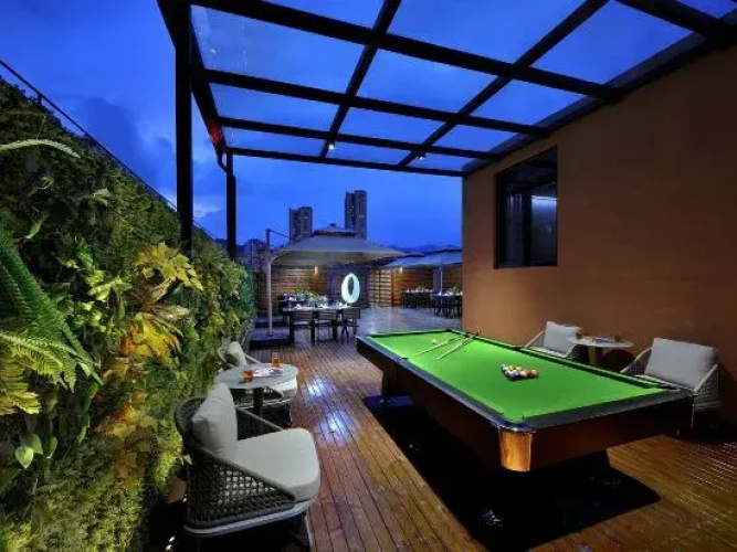 Modern Crown Hotel