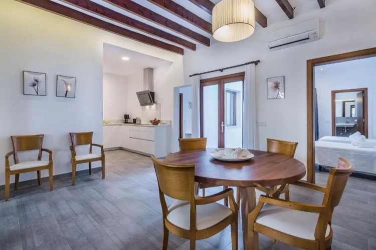 3 Bedrooms Cottage