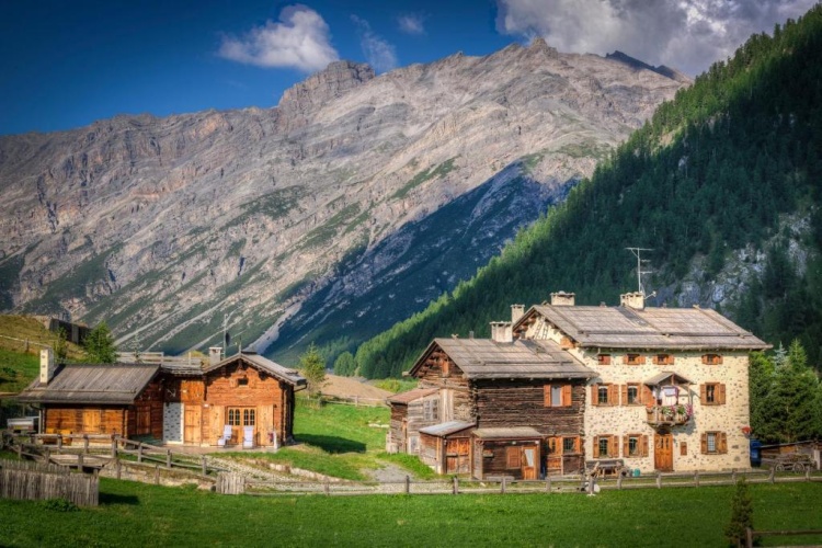 2 Bedrooms Chalet