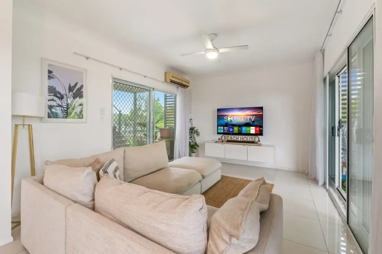 Spacious 2-bed With Private Rooftop & BBQ Access