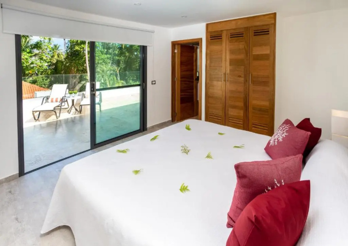 Louisa Aparthotel