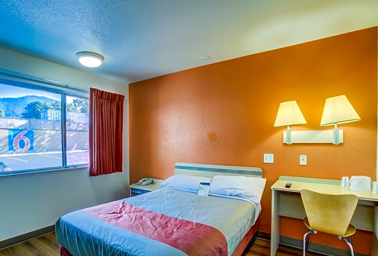 Standard Double room with city view