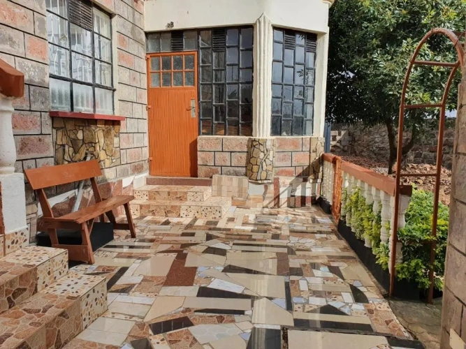 4 Bedrooms Cottage