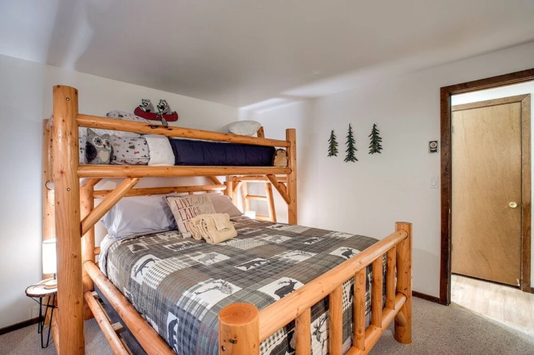06SW - Fireplace - W/D - Kitchen - Sleeps 5