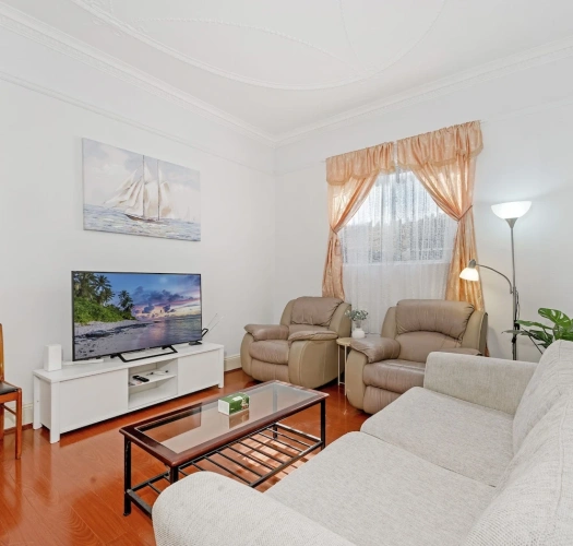4 Bedrooms Cottage