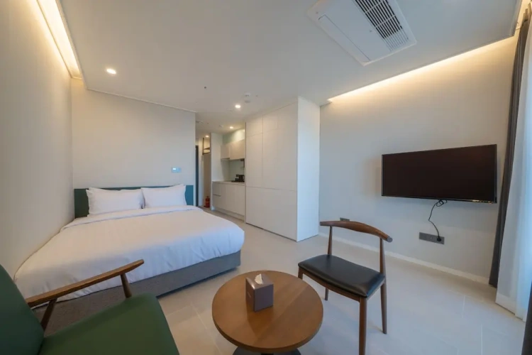 1 Bedroom Standard Double room with mountain view