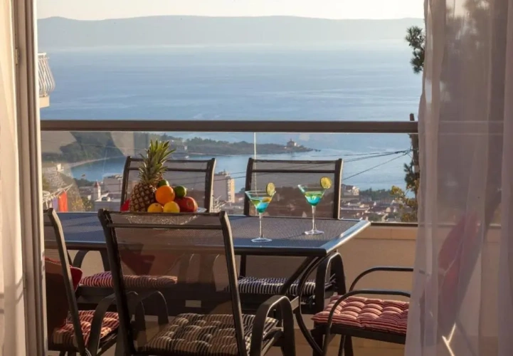 2 Bedrooms Apartment with sea view
