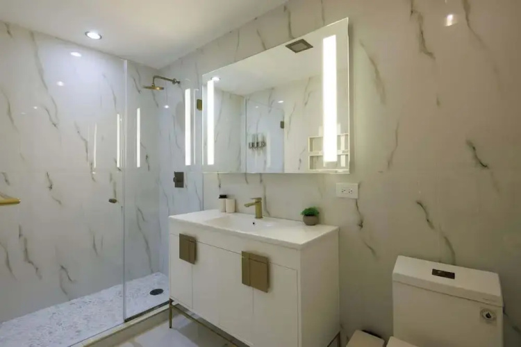Exclusive Midtown Luxury Step From Times Square!
