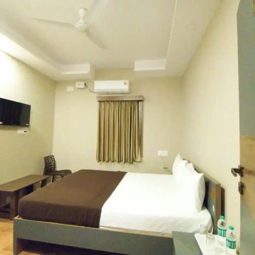 Standard Double room with city view
