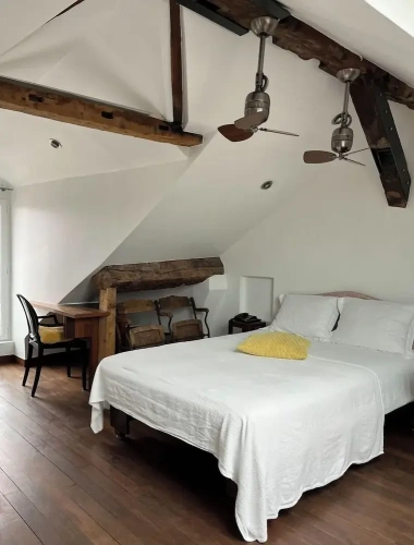 Standard Double room with city view