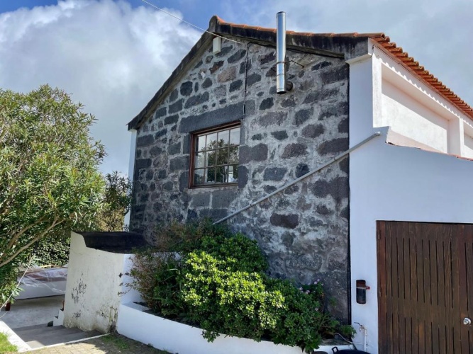 3 Bedrooms Cottage