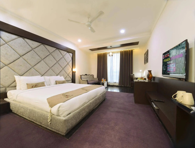 Hotel Crimson Palace