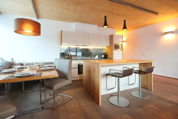 3 Bedrooms Apartment