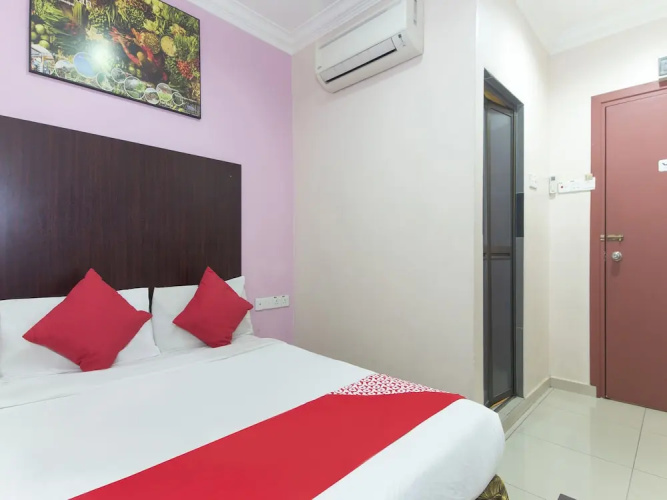 OYO 425 Hotel GS Inn