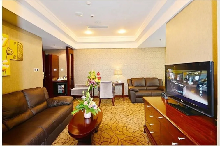 Celebrity Hotel(名流酒店(乐山嘉兴路美食街店))