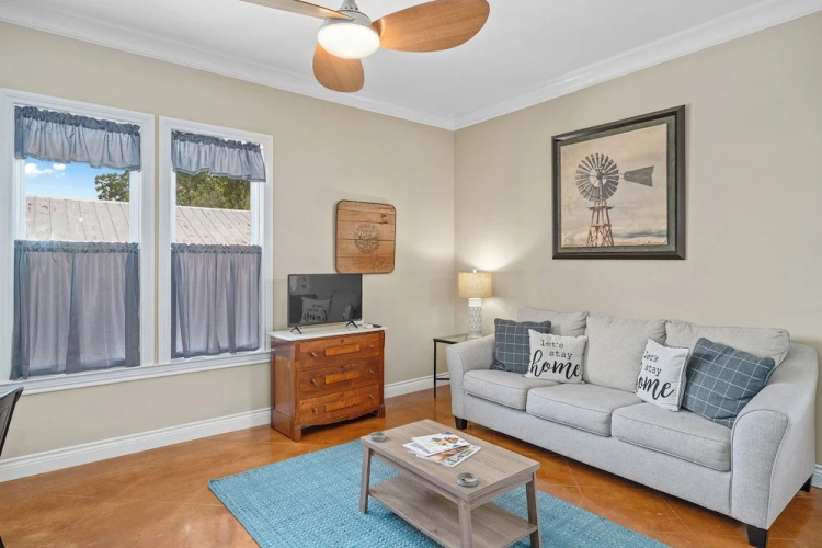 Aermotor Loft Downtown With Hot Tub