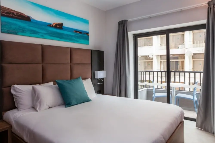 Superior Double room with balcony and with pool view