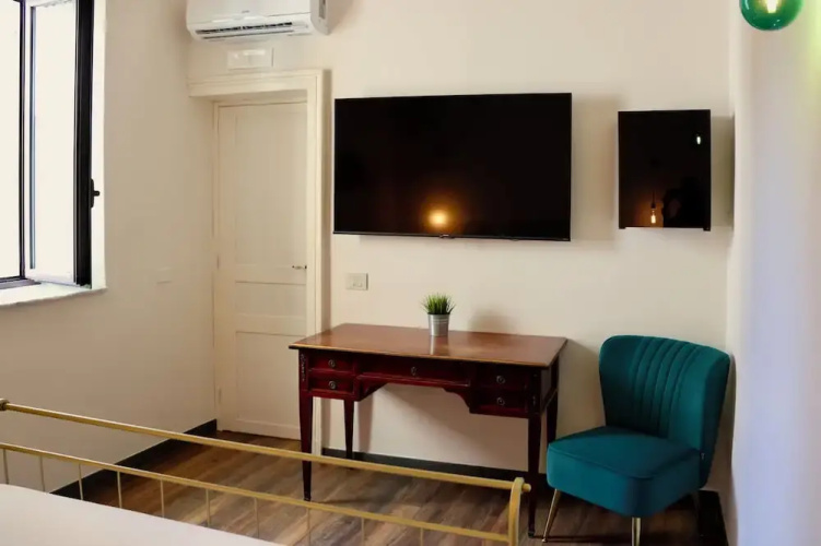 Holiday Lux Boutique Room