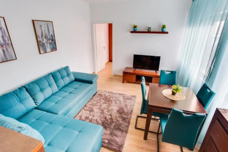 Apartments Lora 13.Jula, 15