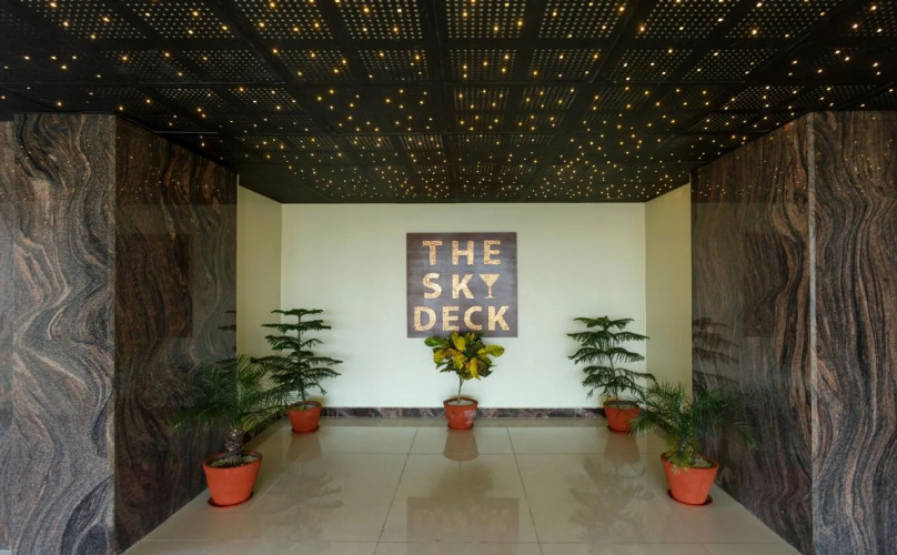 Hotel Crowne ImperialOver view