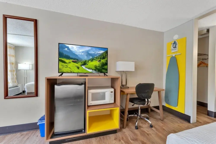 Days Inn Bristol Parkway