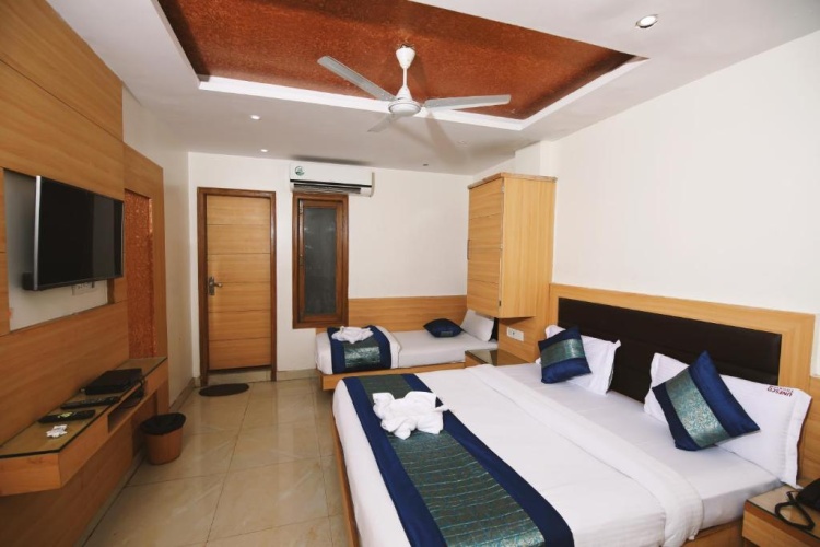 Standard Triple room