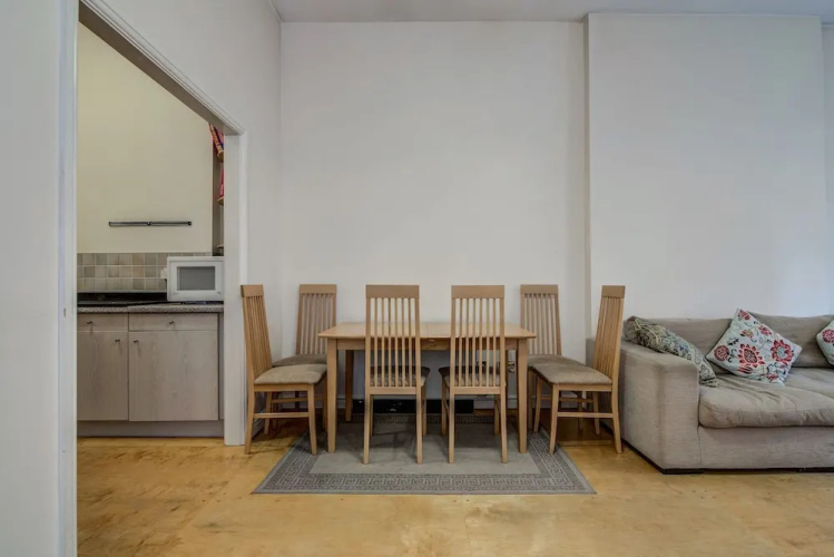 Bright, Spacious 2BR Central Manchester Flat for 4
