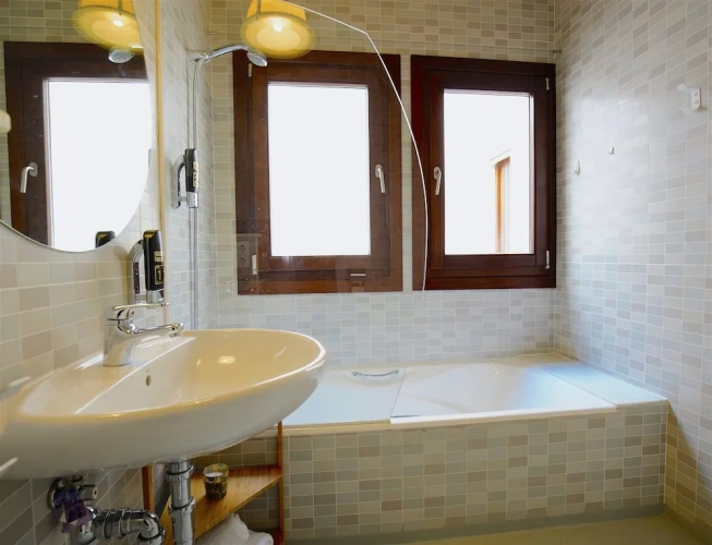 2 Bedrooms Apartment with city view
