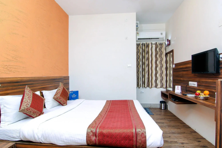 Hotel R B International