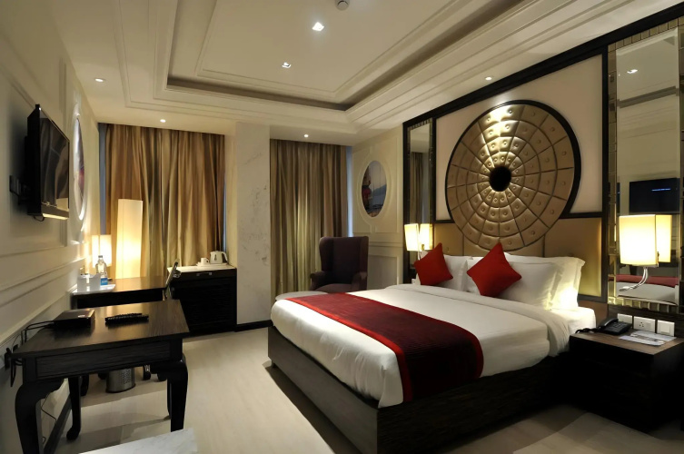 OYO 857 The First Hotel