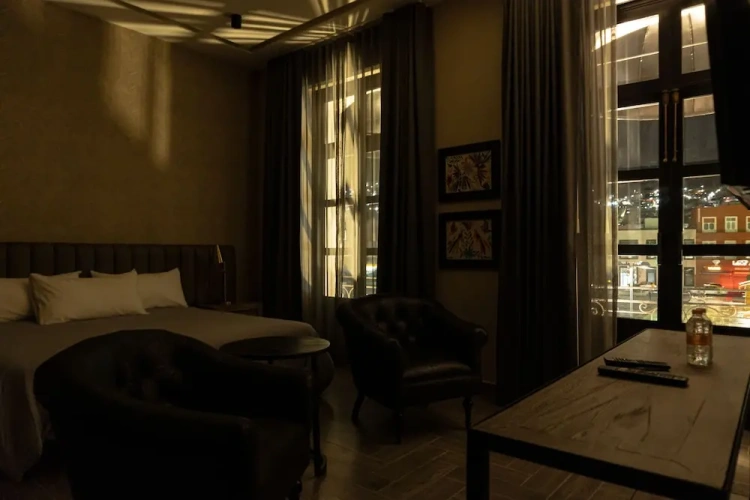 1 Bedroom Suite