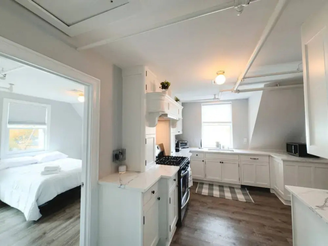 Water Access 5-bed 2-bath Retreat