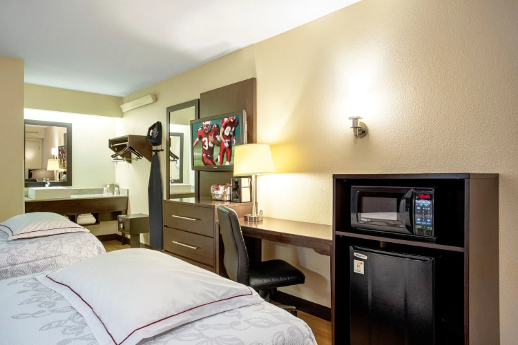 Red Roof Inn PLUS+ Boston - Framingham