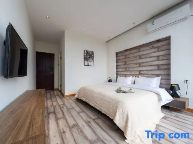 Standard Double room with land view