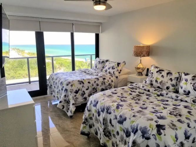 Alexander 802 3 Bedroom Apts by RedAwning