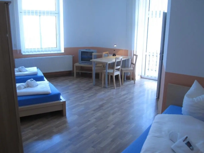 Standard Triple room