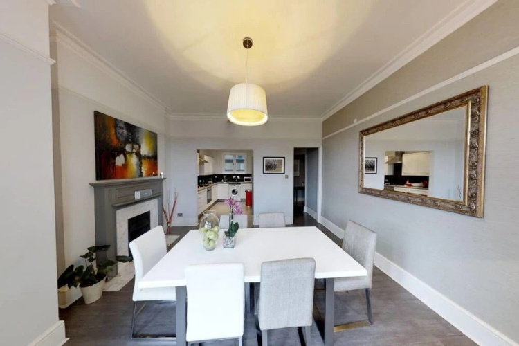 Exquisite 2 bed and bath in Kensington