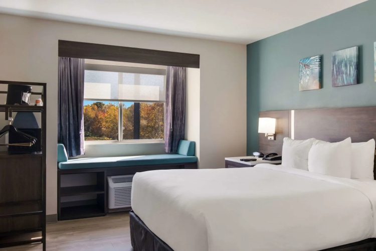 Spark by Hilton Clarion