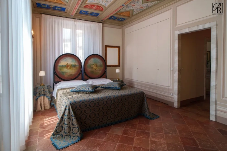 Deluxe Quadruple room with city view