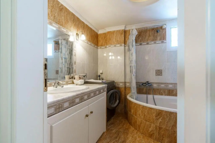 Charming Luxury Villa for 16 People