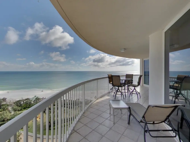 3 Bedrooms Cottage beachfront