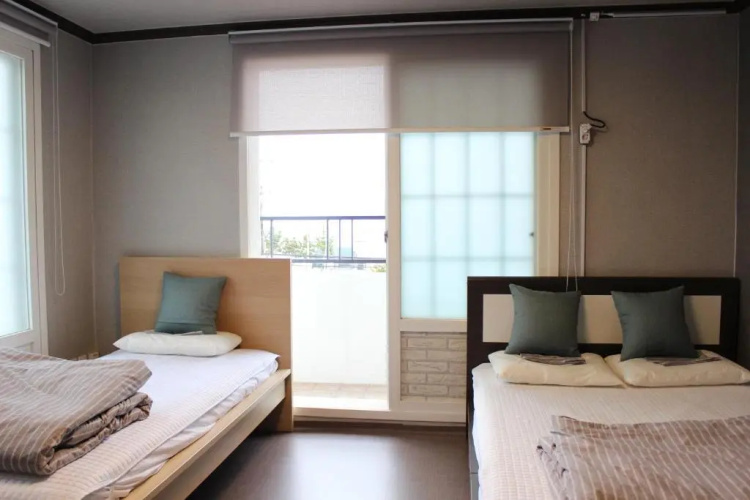 Blue Door Hostel Guesthouse